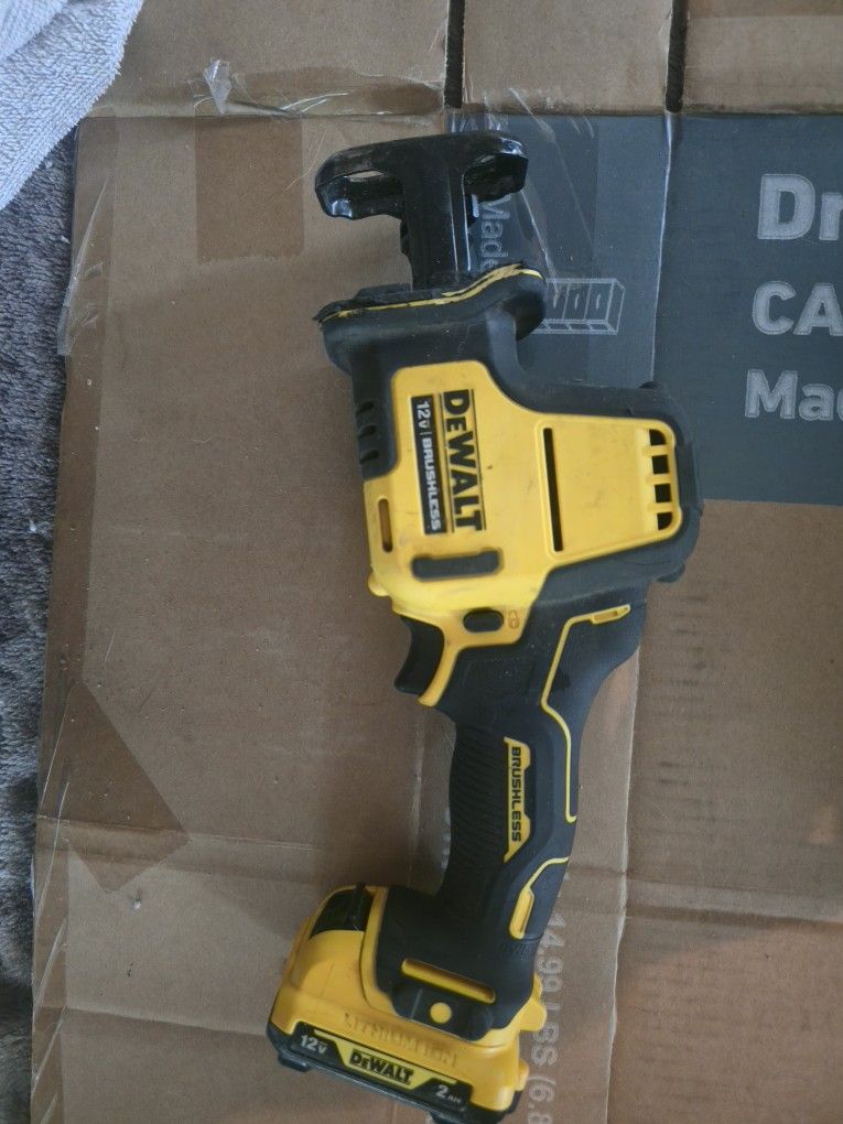 Dewalt XTREME 12V MAX Brushless Cordless One-Handed Reciprocating Saw