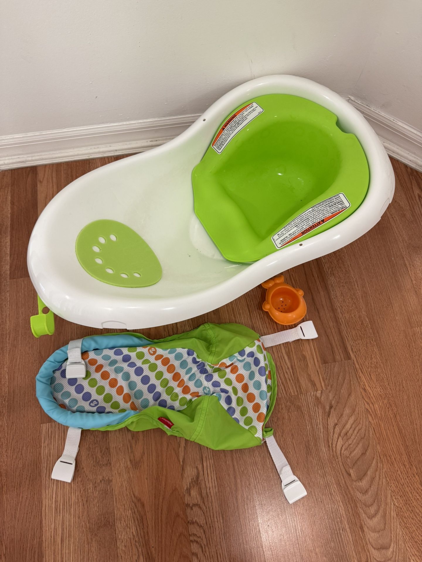Fisher-Price Baby Bathtub With Accessories