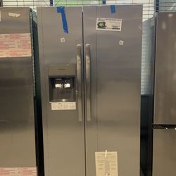 FRIDGIDAIRE 22 cu. Ft. 36” Counter Depth Side-by-Side Refrigerator $800