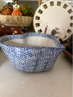 Vtg Heart Shaped Blue & White Spongeware Serving Bowl  Apprx 4” tall x 9” wide