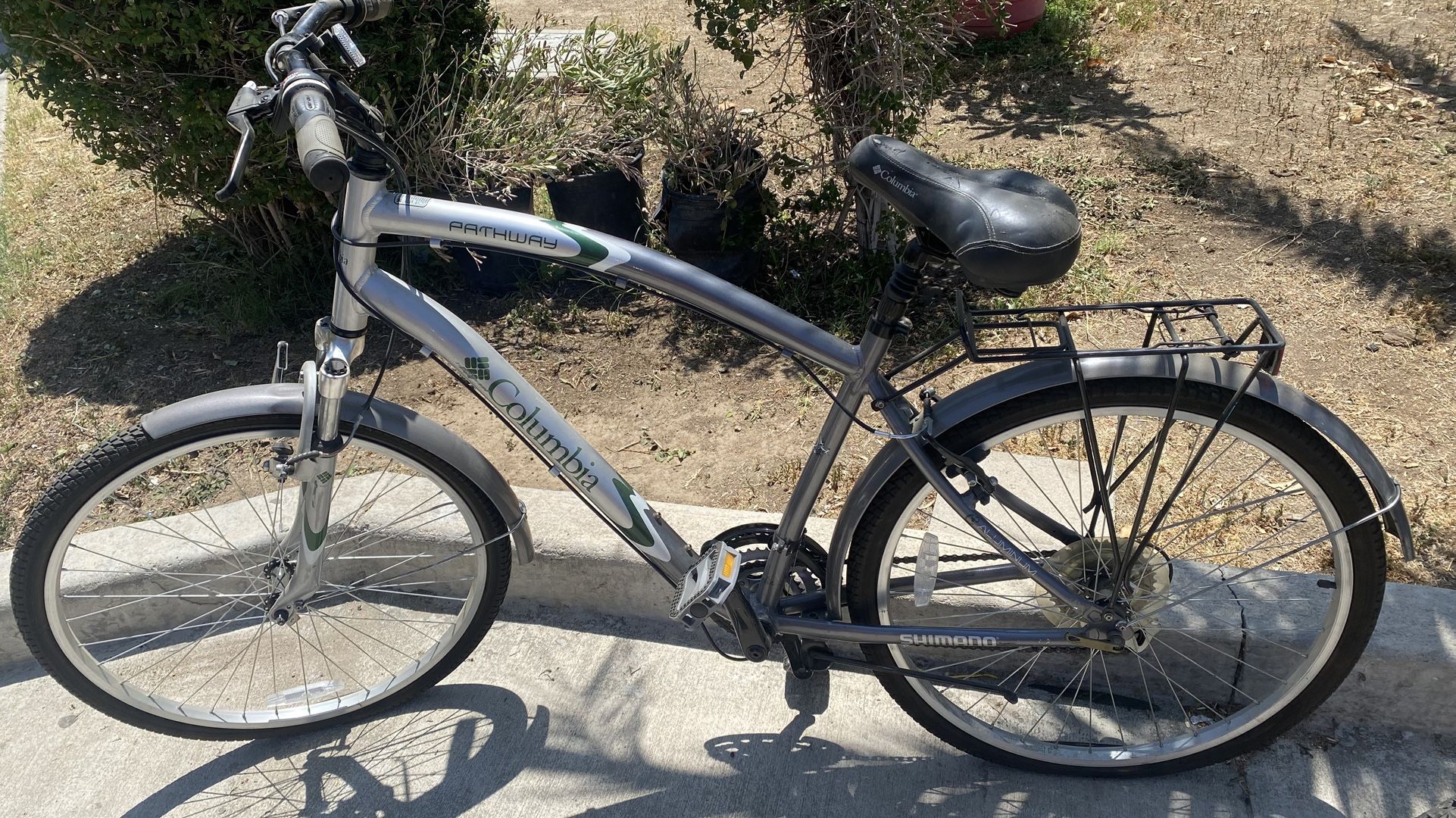 Columbia Shimano C-Series Bicycle