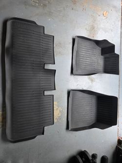 Tesla Model S 2021 and up OEM floor mats used great condition