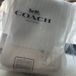 COACH x PEANUTS 2025 Teri Shoulder Bag - Snoopy 