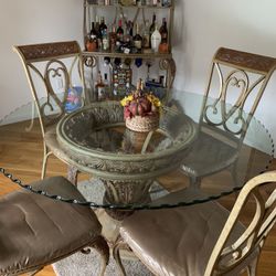 Dining room set with bakers rack