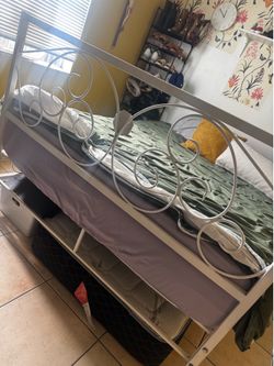 metal bed frame  size quenn