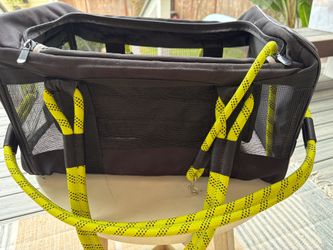 Premium Roverlund Out-of-Office Pet Carrier - Great Condition
