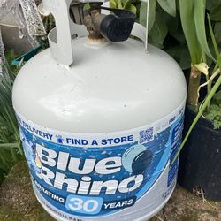 Propane tank full price 45$  pick up    E   72   and grand view E   Tacoma