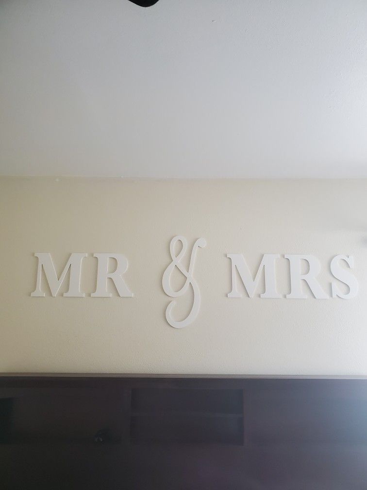 Mr & Mrs Wall Sign Decor