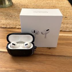 Air Pods Pro With MagSafe Charging Case