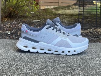 On Cloud Runner 2 Women’s size 8 !