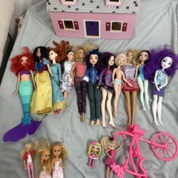 Disney Dolls And Melissa And Doug Wooden Playhouse 