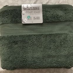 Bath towel with tag/ 100 % cotton/ 30 × 58 inches/ new with tag/ see discription 👍👍