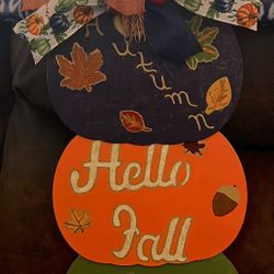 Wooden Stacked Pumpkins 