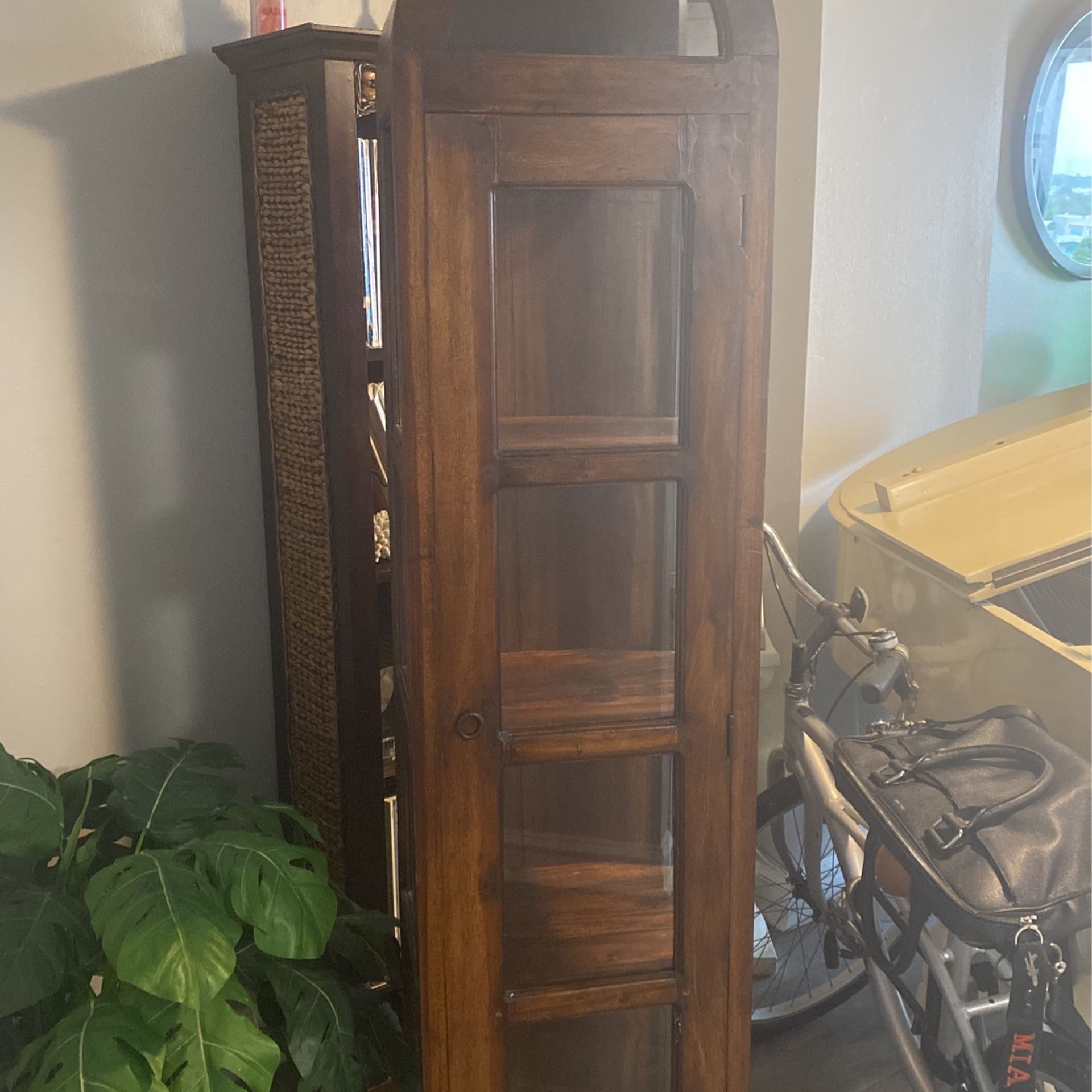 four Tier Hutch With Dome Glass Roof
