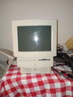 Macintosh performa 550, October 1993