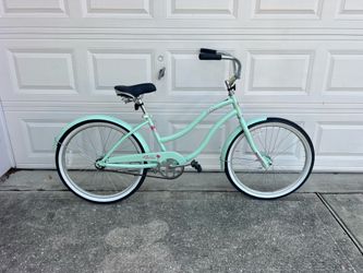 Malibu beach cruiser in excellent condition