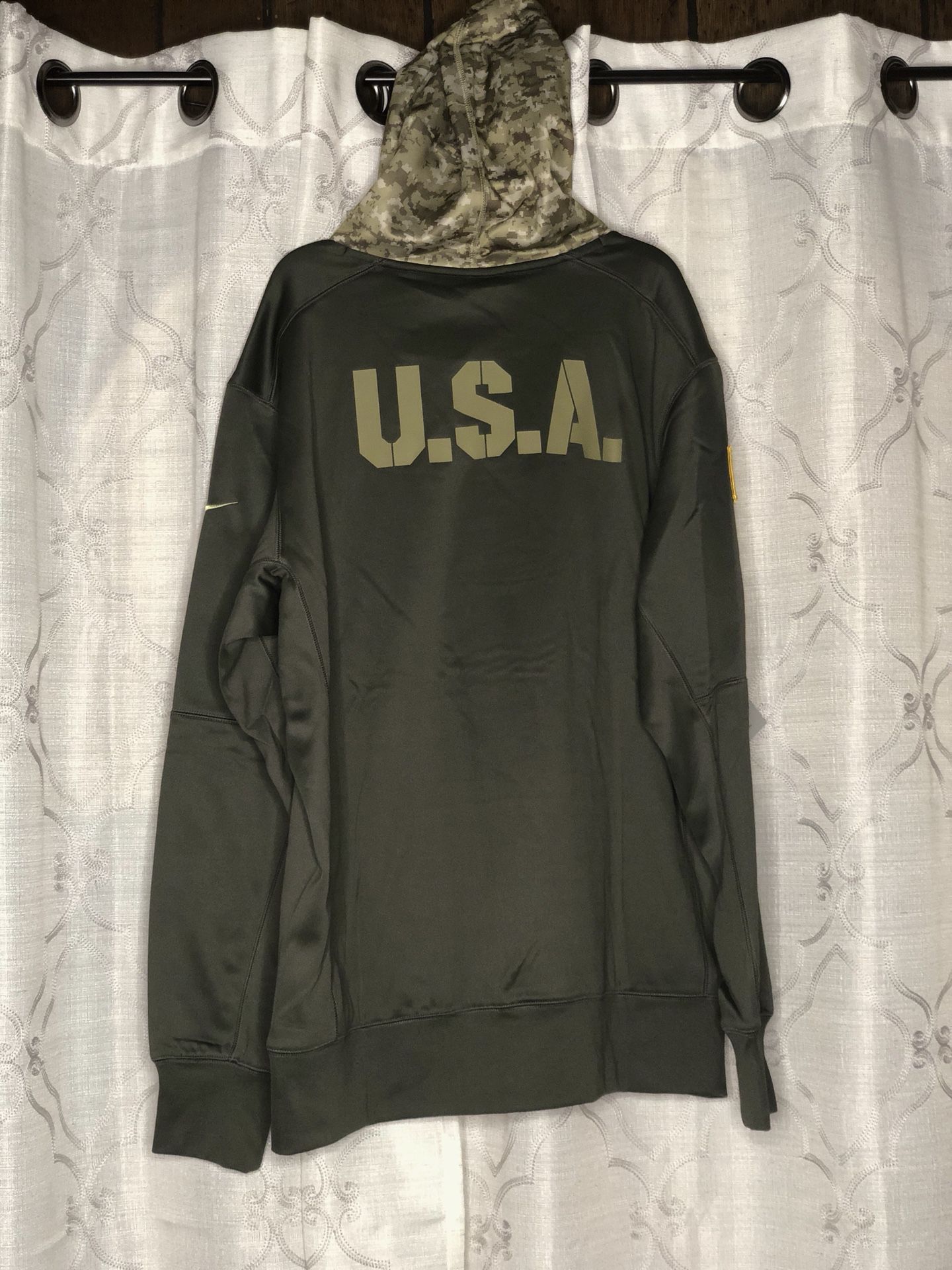 NIKE Dallas Cowboys Salute to Service Hoodie Therma Size XL for Sale in San  Antonio, TX - OfferUp