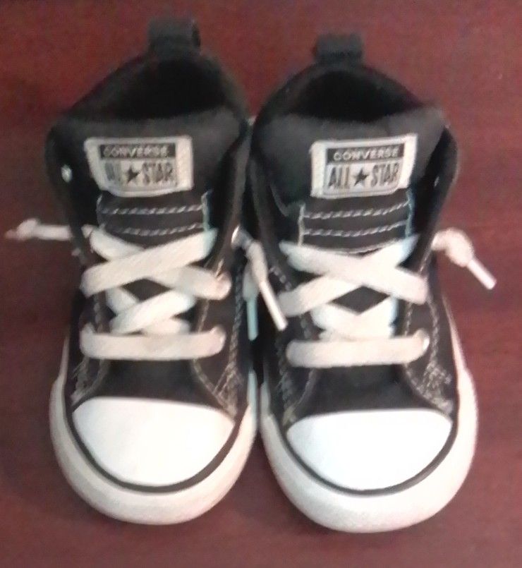 Lil Kid's Chuck Taylor's Size 6
