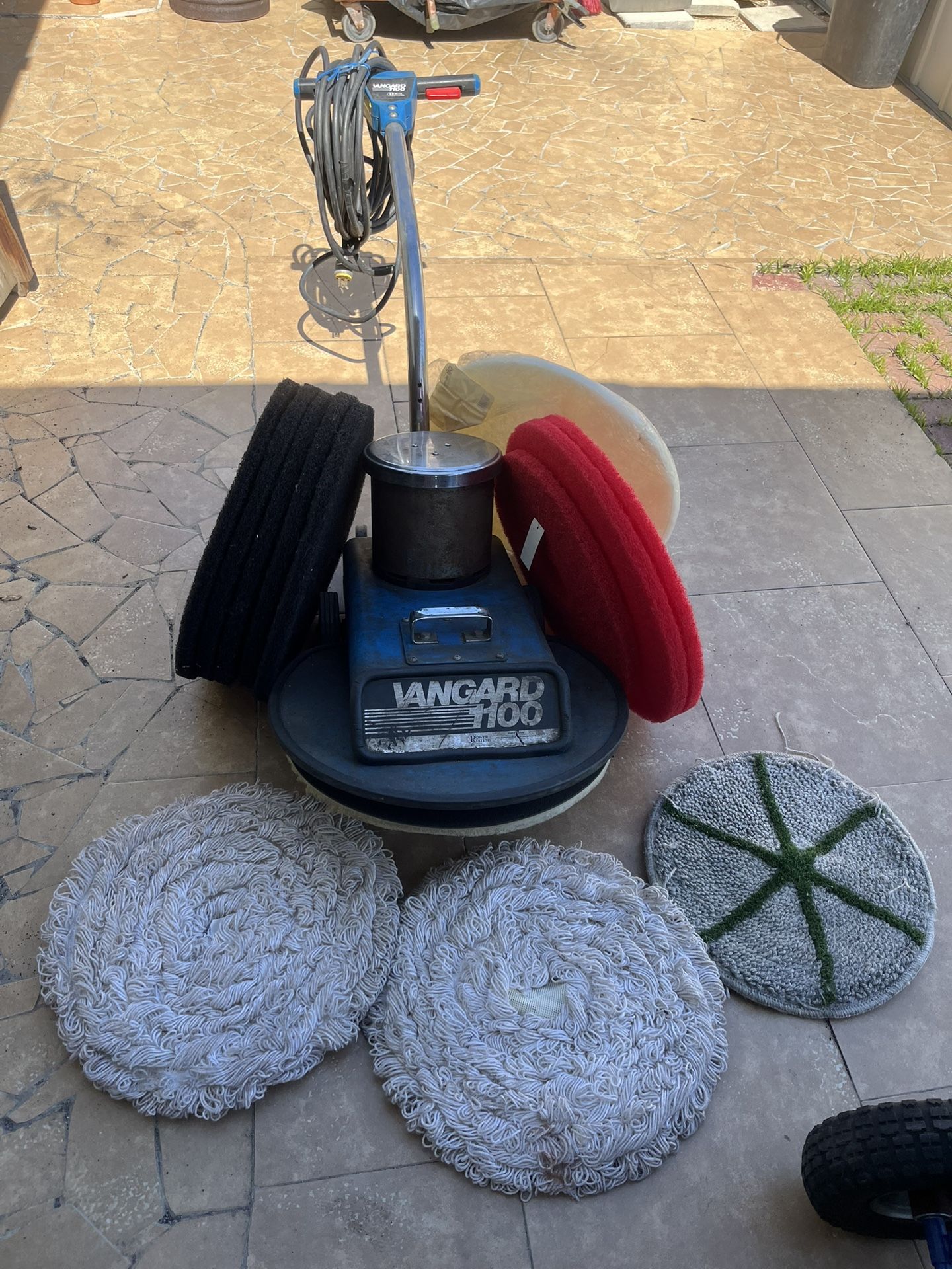 Floor Scrubber With Pads