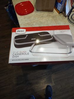 Brand New 13-in By 8 Inch Glass Casserole Dish With Insulator
