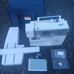 BERNINA Aurora QA Quilters Edition Sewing Machine Excellent Condition with Lots Of Accessories.  For Pick Up Fremont. No Low Ball Offers. No Trades 