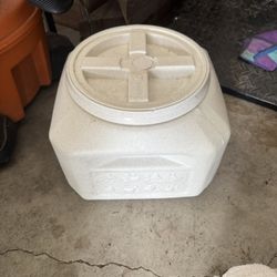 Pet Food Container