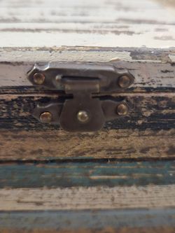 Wooden distressed accent box