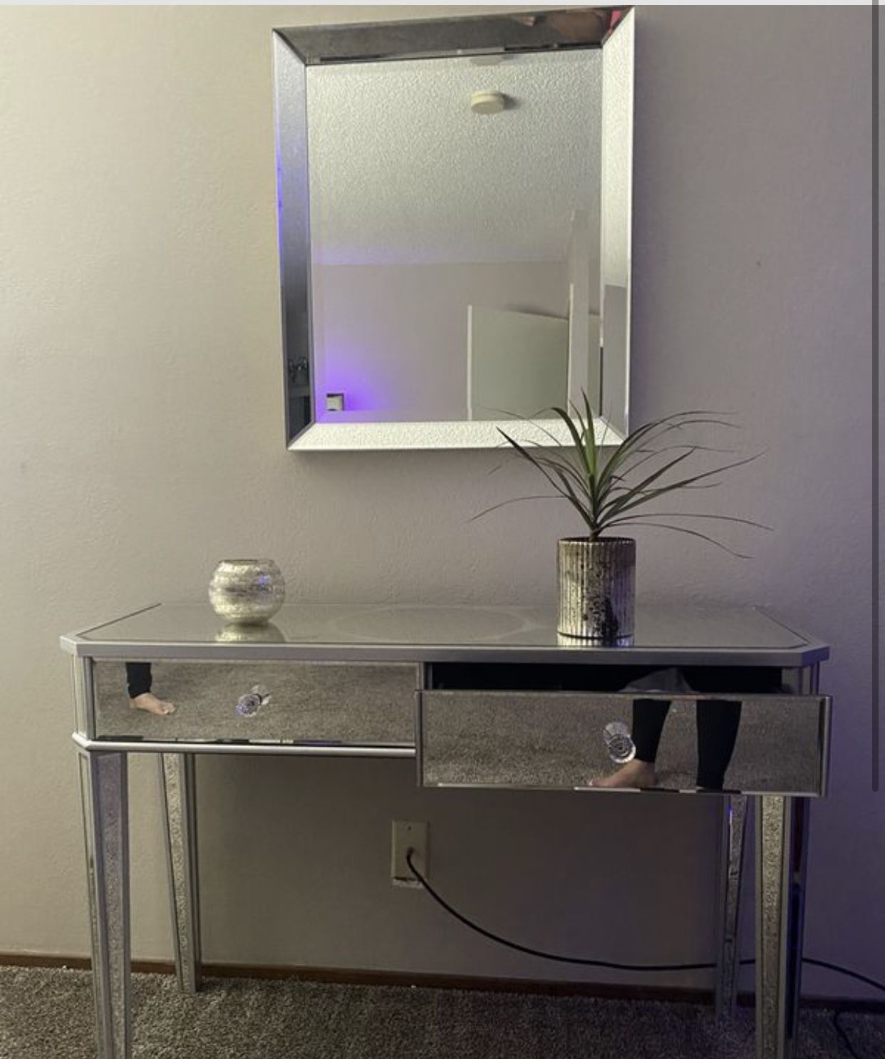 Mirror vanity/side table