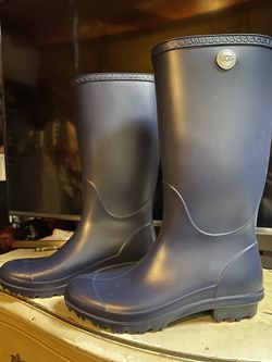 Women Boots Size 8