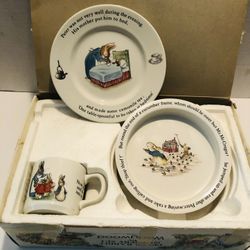 Vintage Wedgwood Peter Rabbit Plate Set  Absolutely Adorable  Box has some ware 