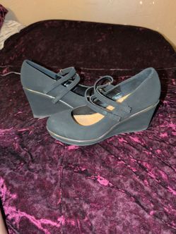 Black wedges size 8