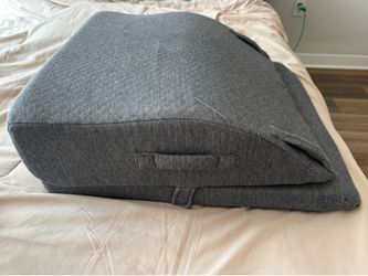 Leg elevation pillow