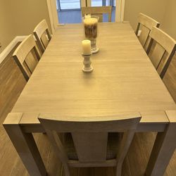 6 Seat Dining Room Table. 