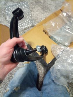 Upper & Lower Control Arms w/ Ball Joints – 2008 Chevy Silverado  New Box Was Opened That's It