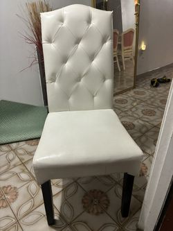 Chair White In Like New Condition 
