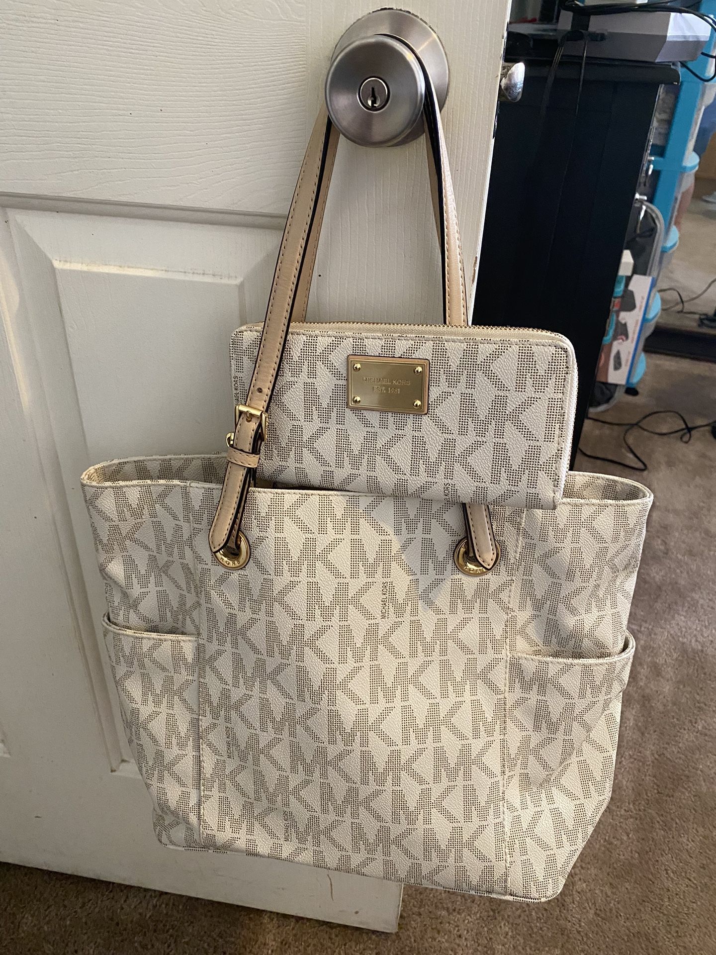 MICHAEL KORS PURSE AND WALLET