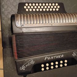 Se vende este. Panter.  En. 500  dols