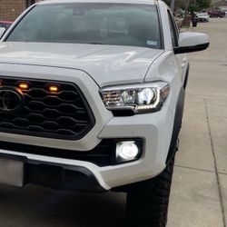 TOYOTA TACOMA HEADLIGHTS