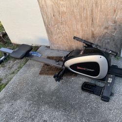 ROWiNG EXERCiSE MACHiNE