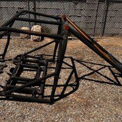 Pre-runner Roll Cage And Bumpers