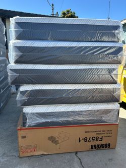 Full Size Memory Foam Mattress 12"    new Mattress in a plastic sealed