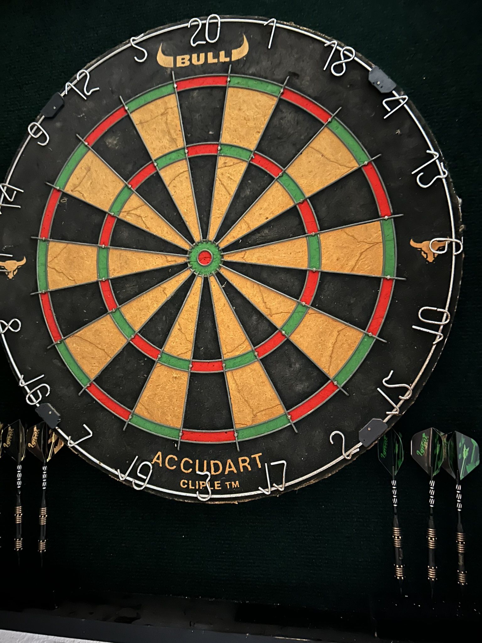 Professional Dartboard In Custom Wooden Case With Six Steel Dipped Darts