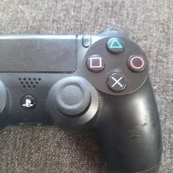 Control remoto para PlayStation 4 en buenas condiciones trabajando Bien