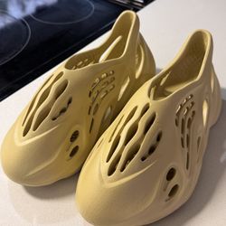 adidas Yeezy Foam RNNR Sulfur