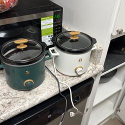 2 Slow Cookers Small 