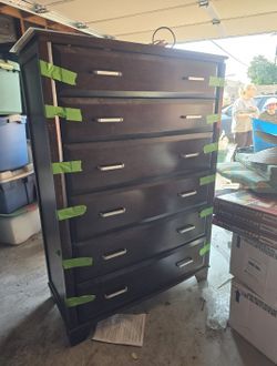 DRESSER
