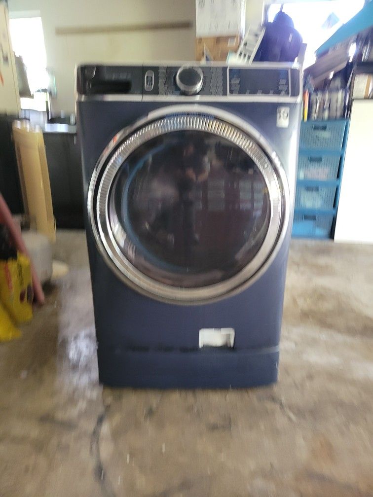 Used GE front loud washer with pedestal 