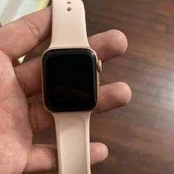Rose Gold Apple Watch 