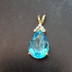 Stunning Blue Topaz Pendant 