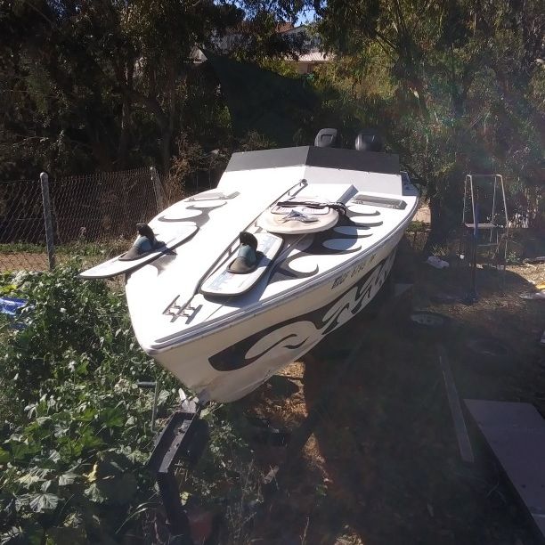 Skarab Panther 30ft Cigarette Boat W/ Tanem Trailer